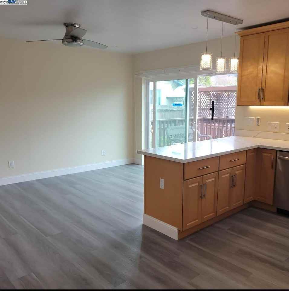 824 Humboldt St - Photo 3 of 21