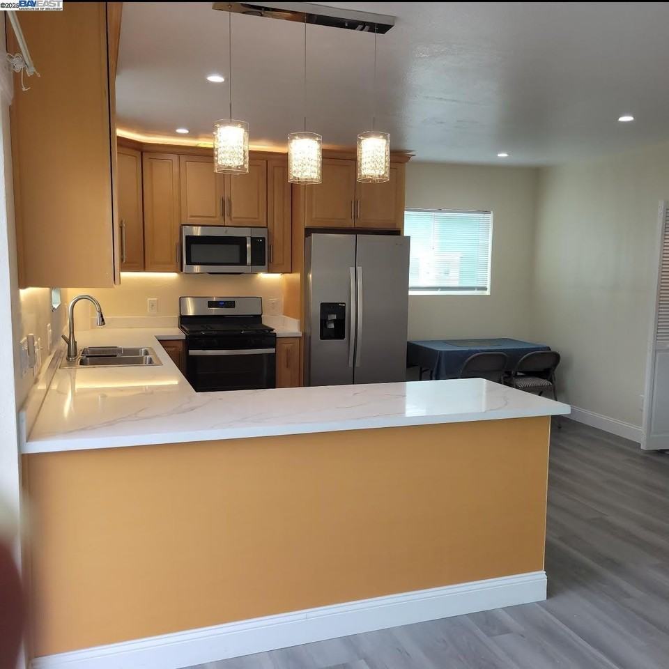 824 Humboldt St - Photo 4 of 21