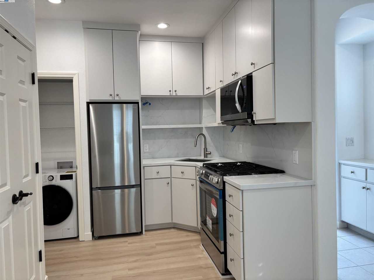 3089 Sweetviolet Dr Unit B #B - Photo 4 of 13