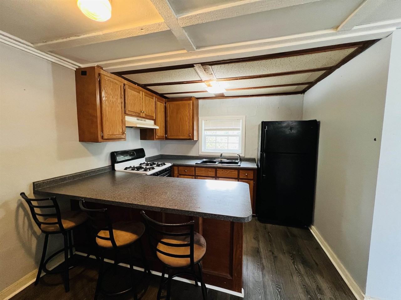 1118 1/2 Academy St - Photo 4 of 10