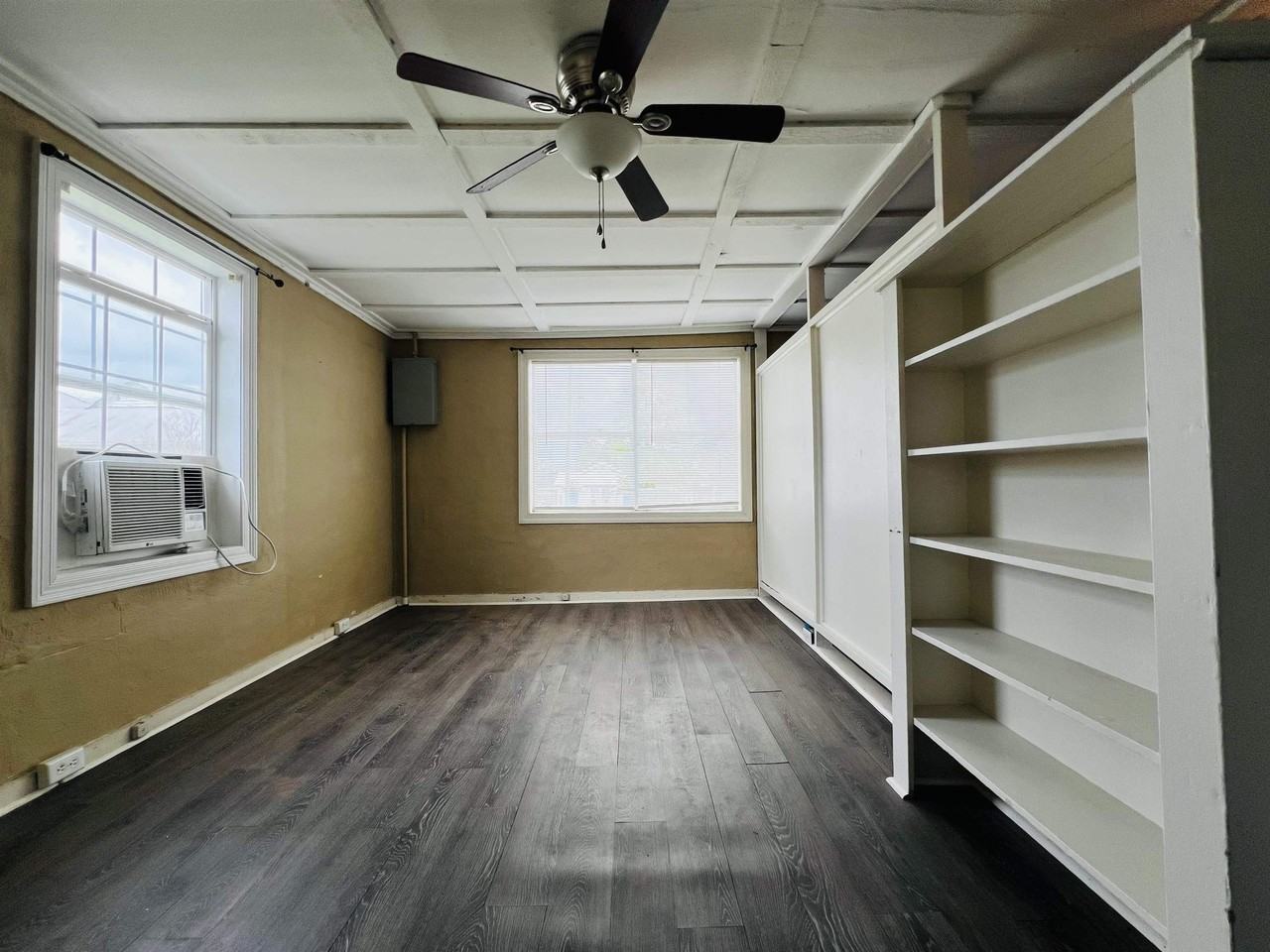 1118 1/2 Academy St - Photo 6 of 10