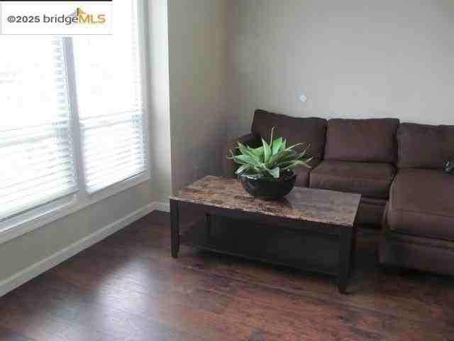 1112 W 8th St - Photo 2 of 13