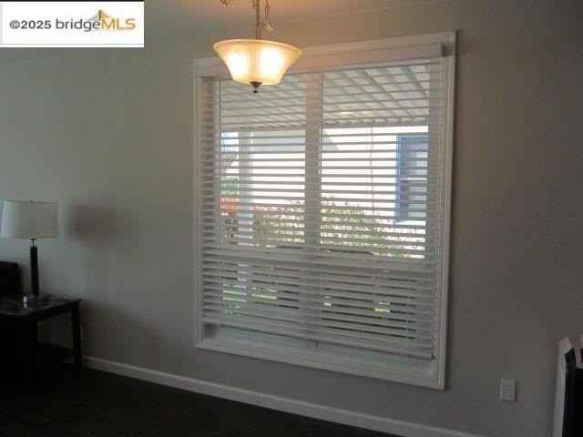 1112 W 8th St - Photo 3 of 13