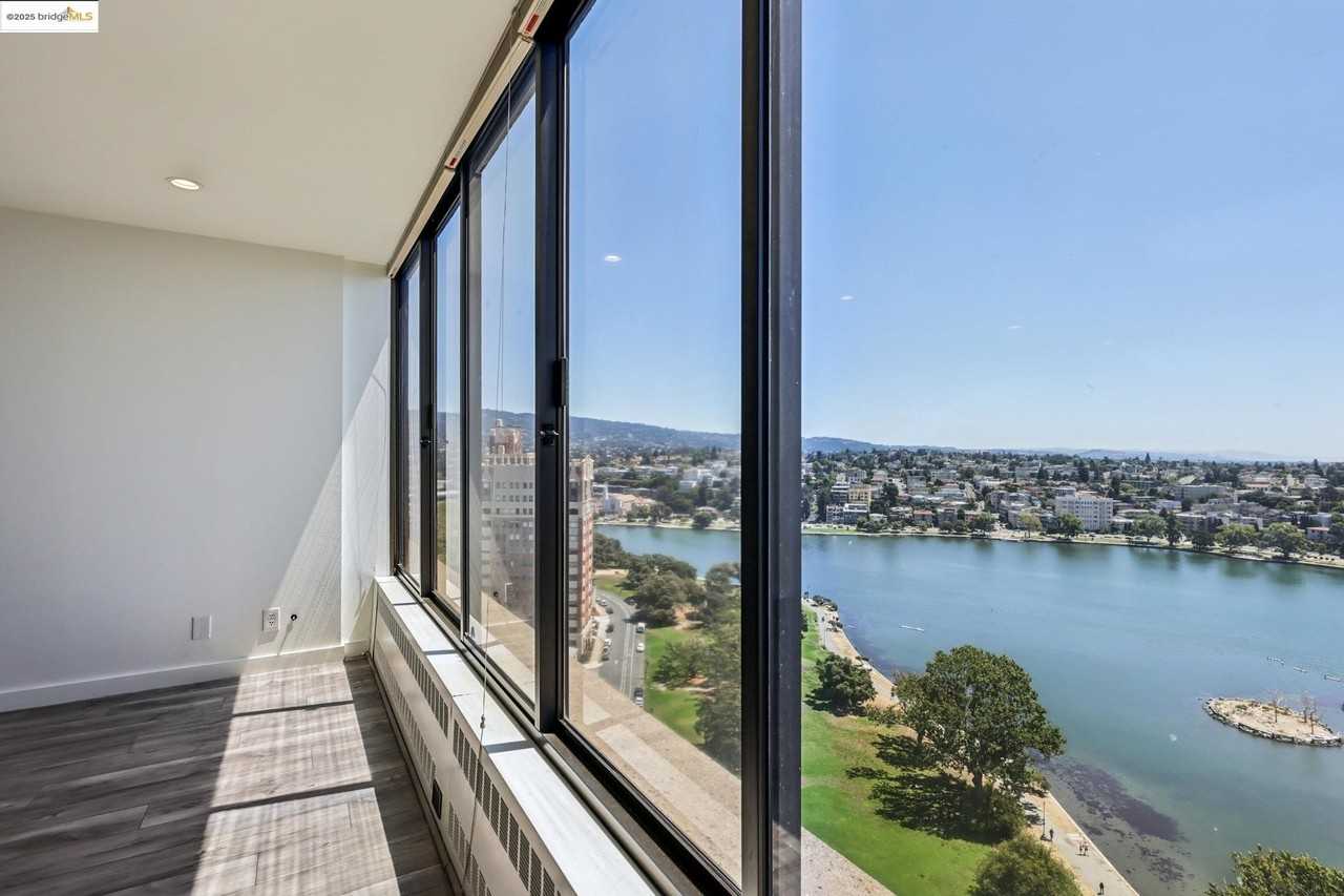 565 Bellevue Ave Apt 1708 #1708 - Photo 3 of 13