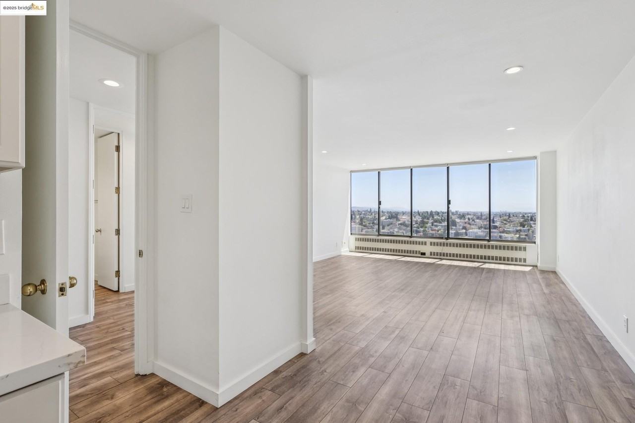 565 Bellevue Ave Apt 1708 #1708 - Photo 6 of 13