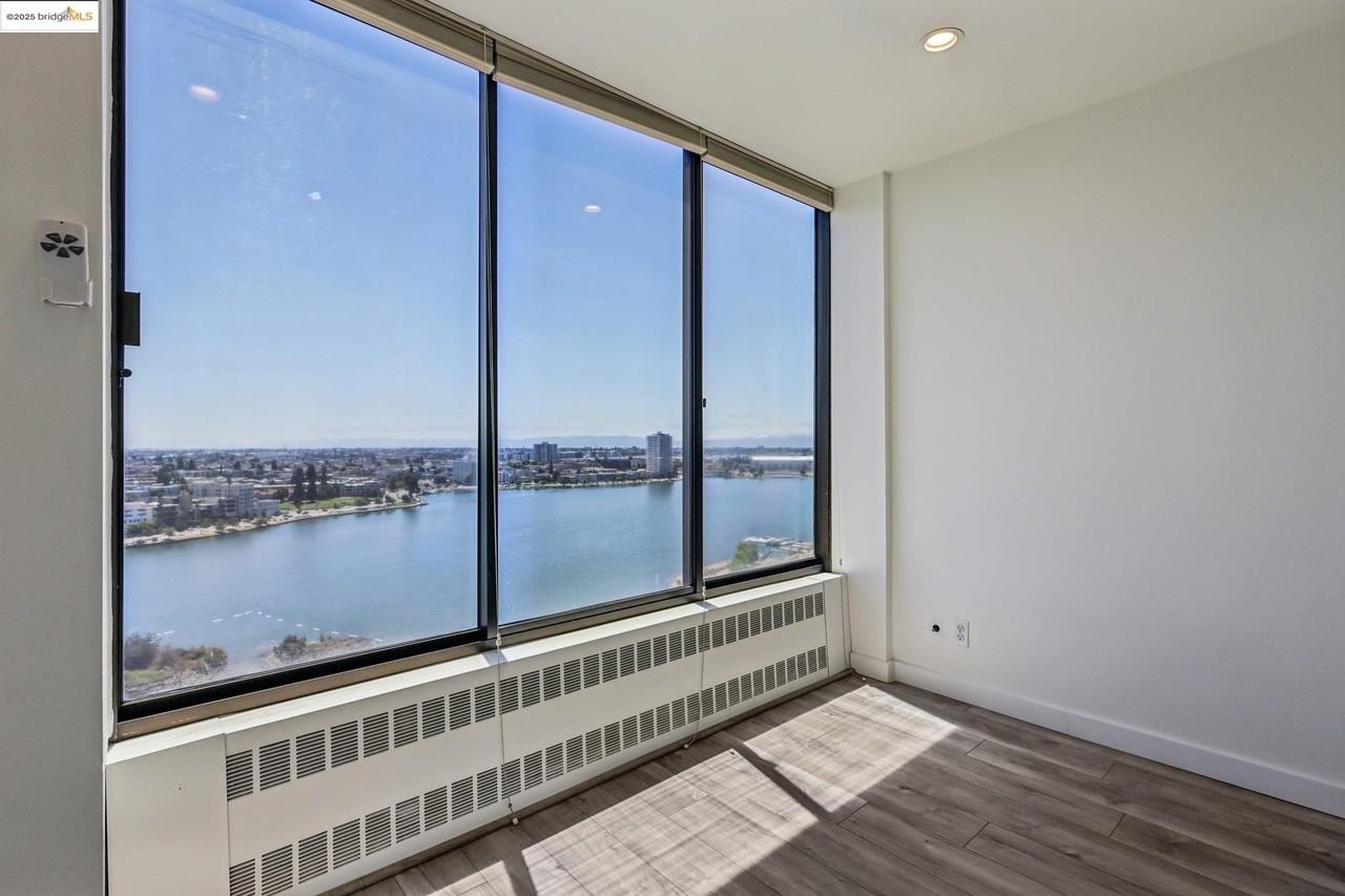 565 Bellevue Ave Apt 1708 #1708 - Photo 7 of 13