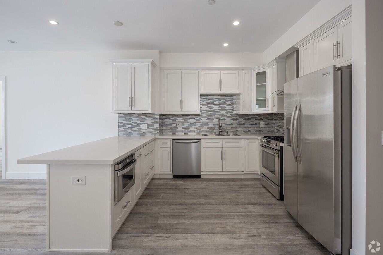 Regency Holt Apartments - Photo 7 of 50