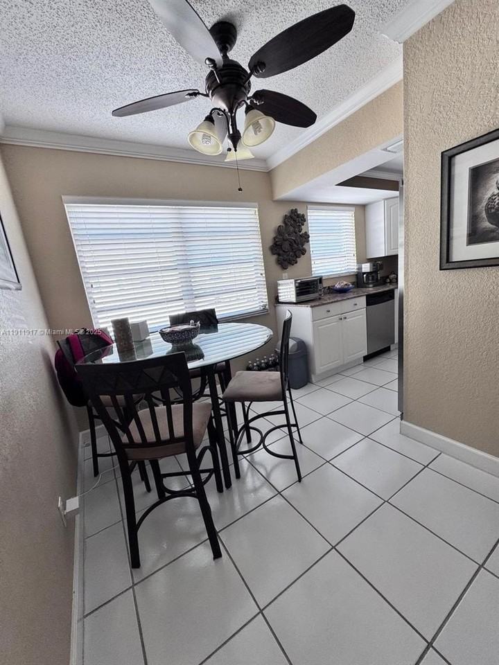 2451 Ne 49th St #213 - Photo 4 of 21