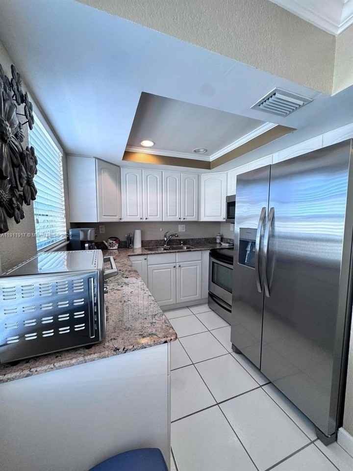 2451 Ne 49th St #213 - Photo 6 of 21