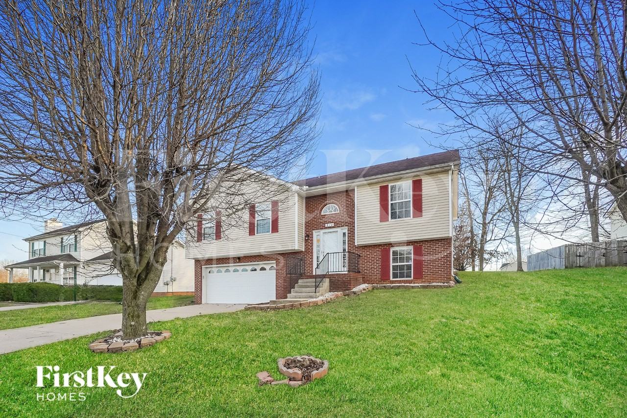 876 Gordon Pl - Photo 2 of 20