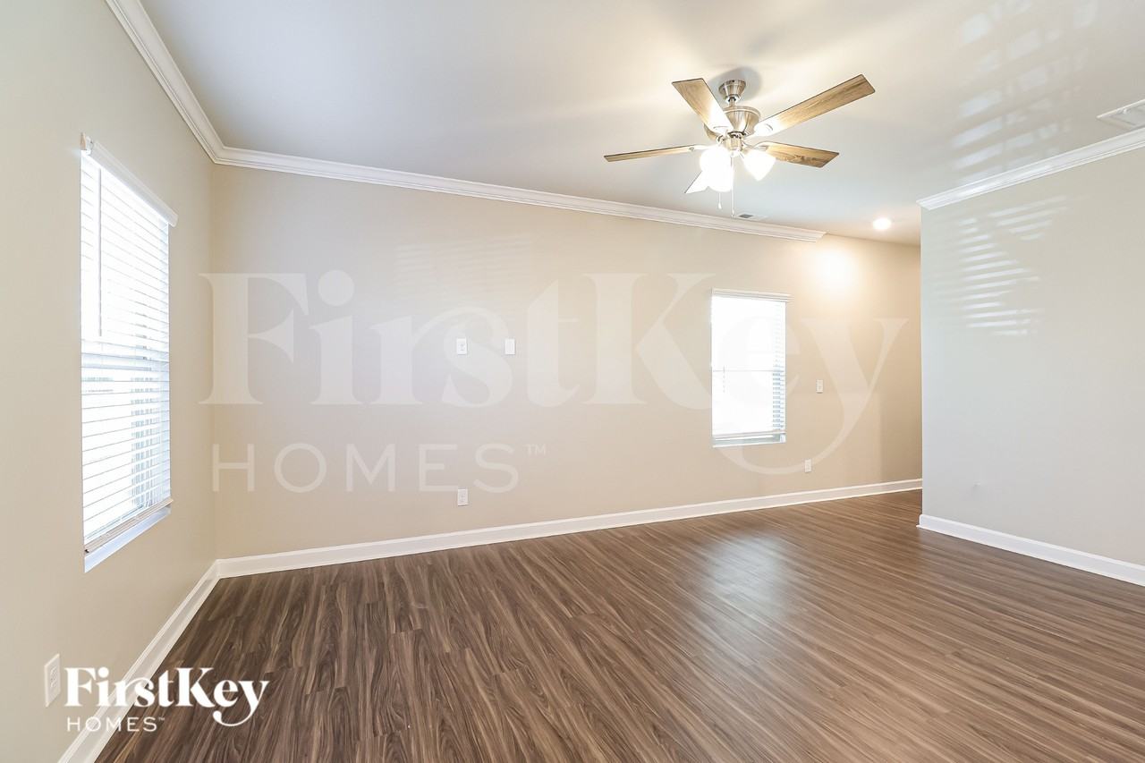 11733 Mesquite Rd - Photo 3 of 18