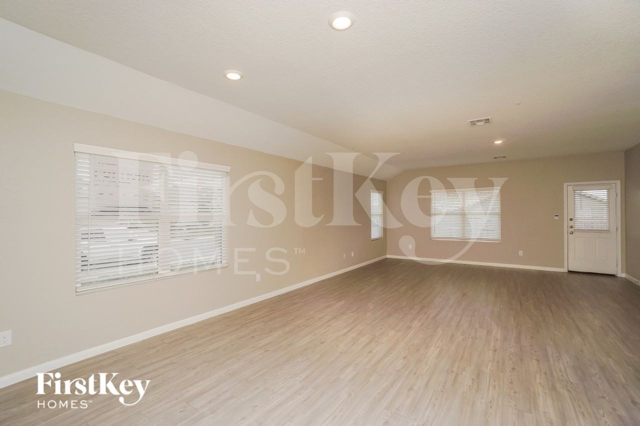 1203 White Willow - Photo 3 of 19