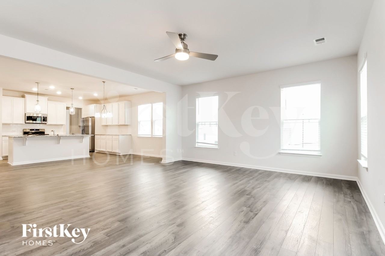 478 Yoshino Cherry Dr - Photo 3 of 15