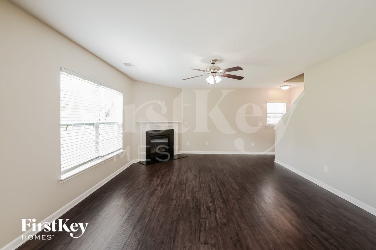 1684 Castle Peak Dr - Photo 2 of 15