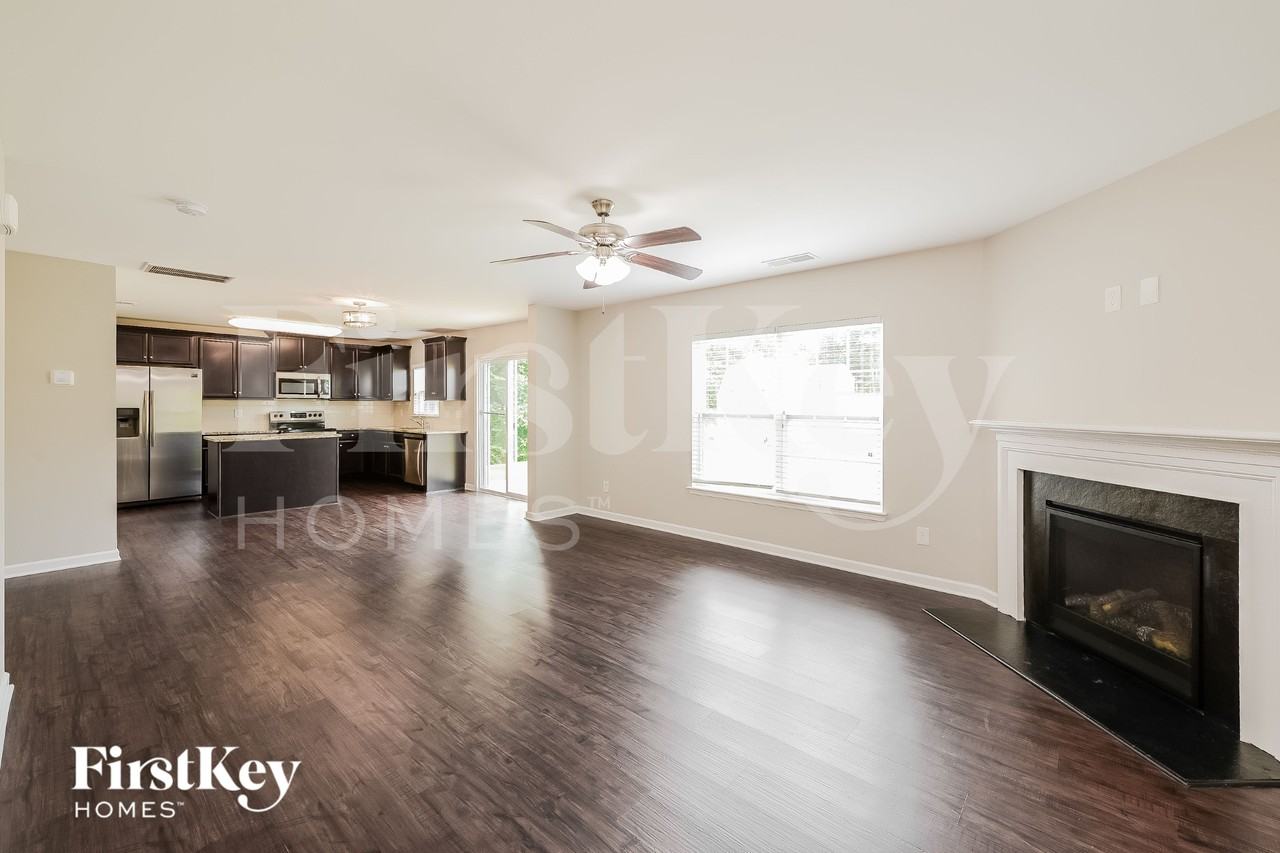 1684 Castle Peak Dr - Photo 3 of 15