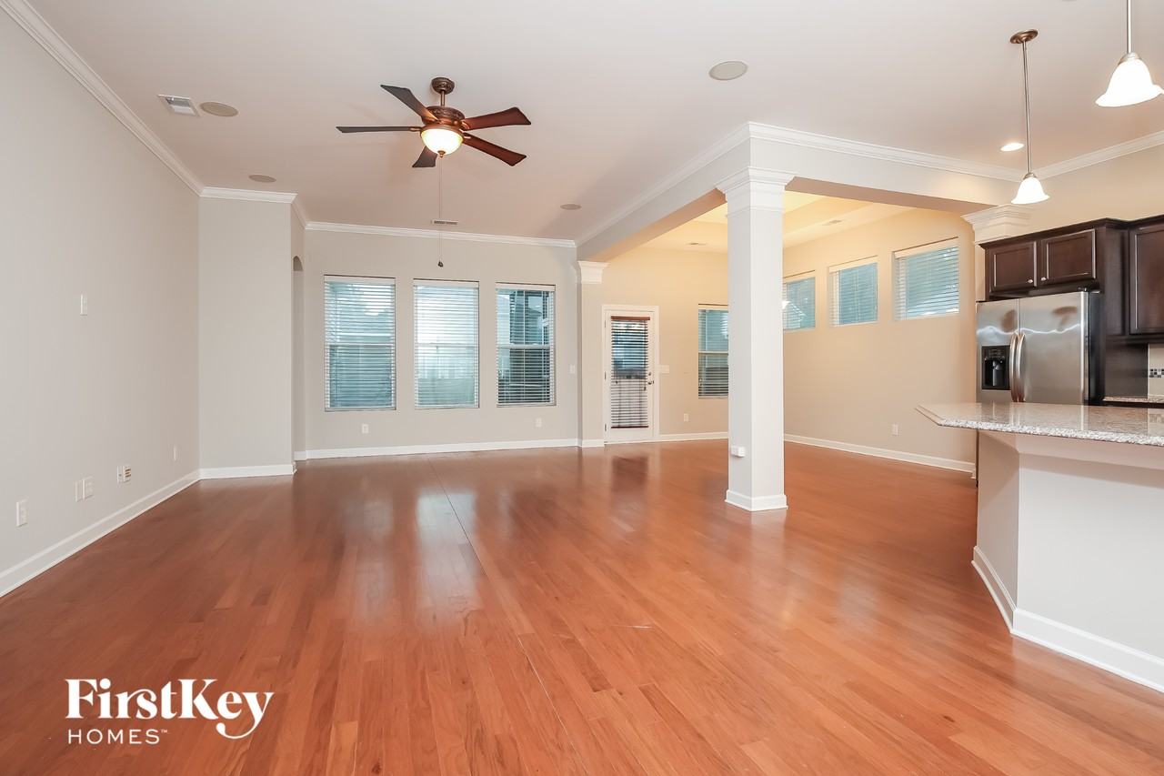 215 Topsaw Ln - Photo 3 of 15