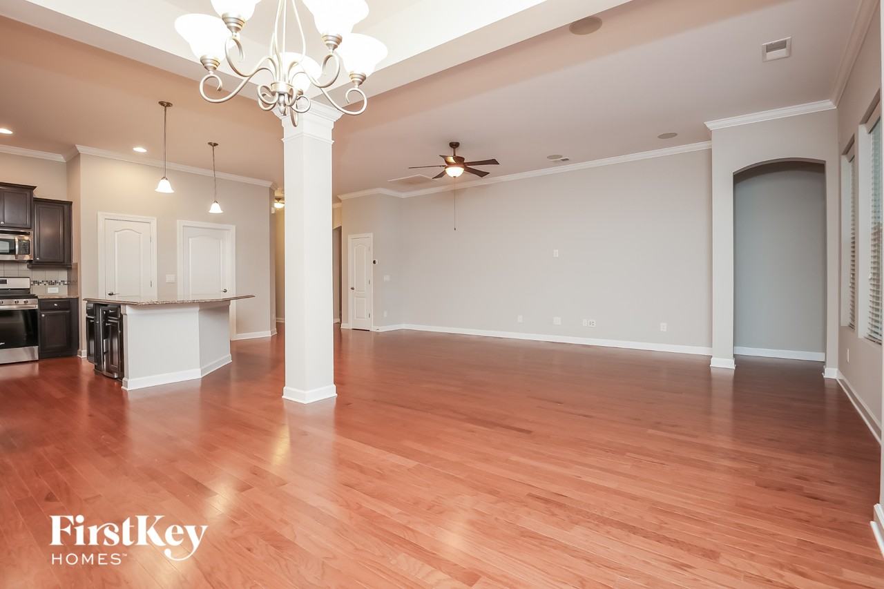 215 Topsaw Ln - Photo 5 of 15