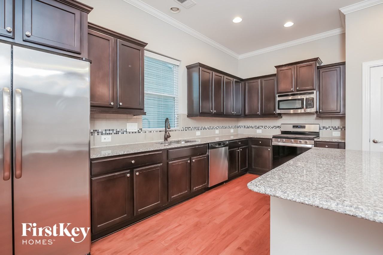 215 Topsaw Ln - Photo 6 of 15