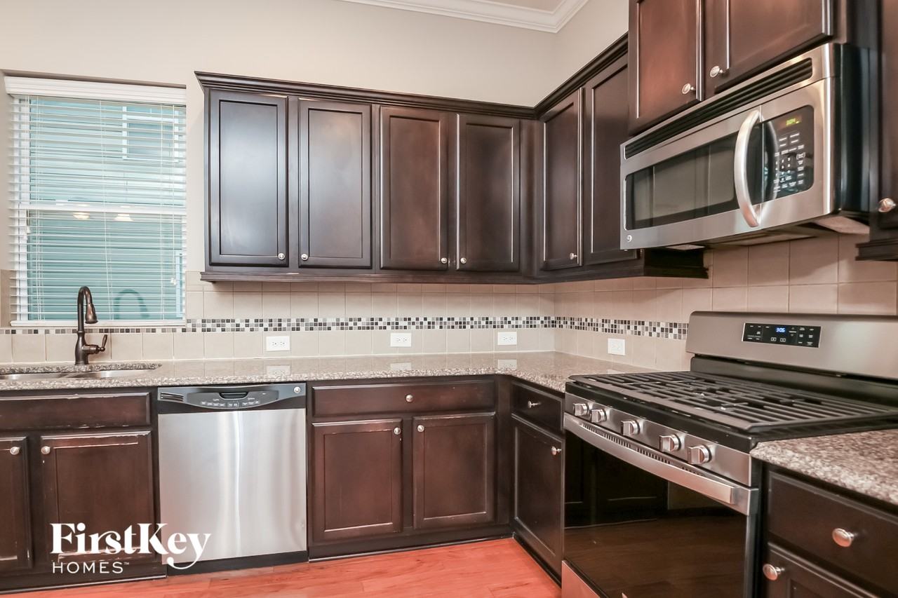 215 Topsaw Ln - Photo 7 of 15