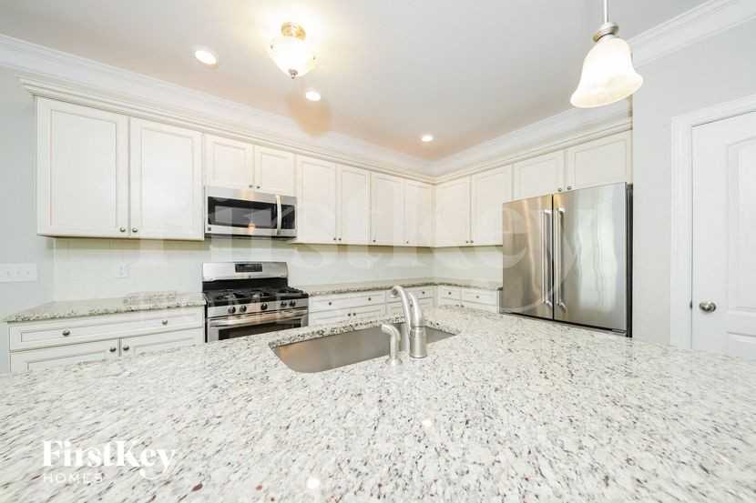 119 Glenmoor Ave - Photo 7 of 15