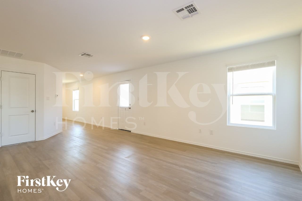 8011 Nube Medina - Photo 4 of 18