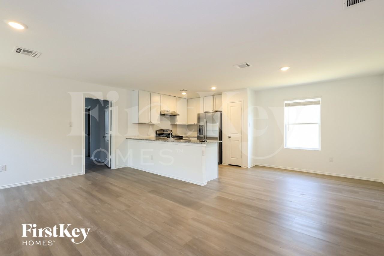 8011 Nube Medina - Photo 6 of 18