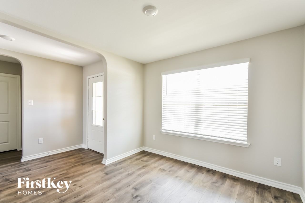 6502 Hoffman Pln - Photo 4 of 15