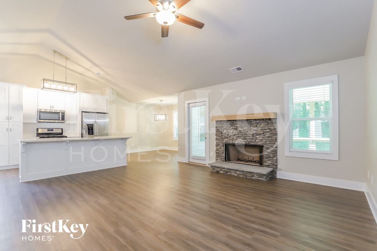 7030 Lawson Dr - Photo 3 of 15