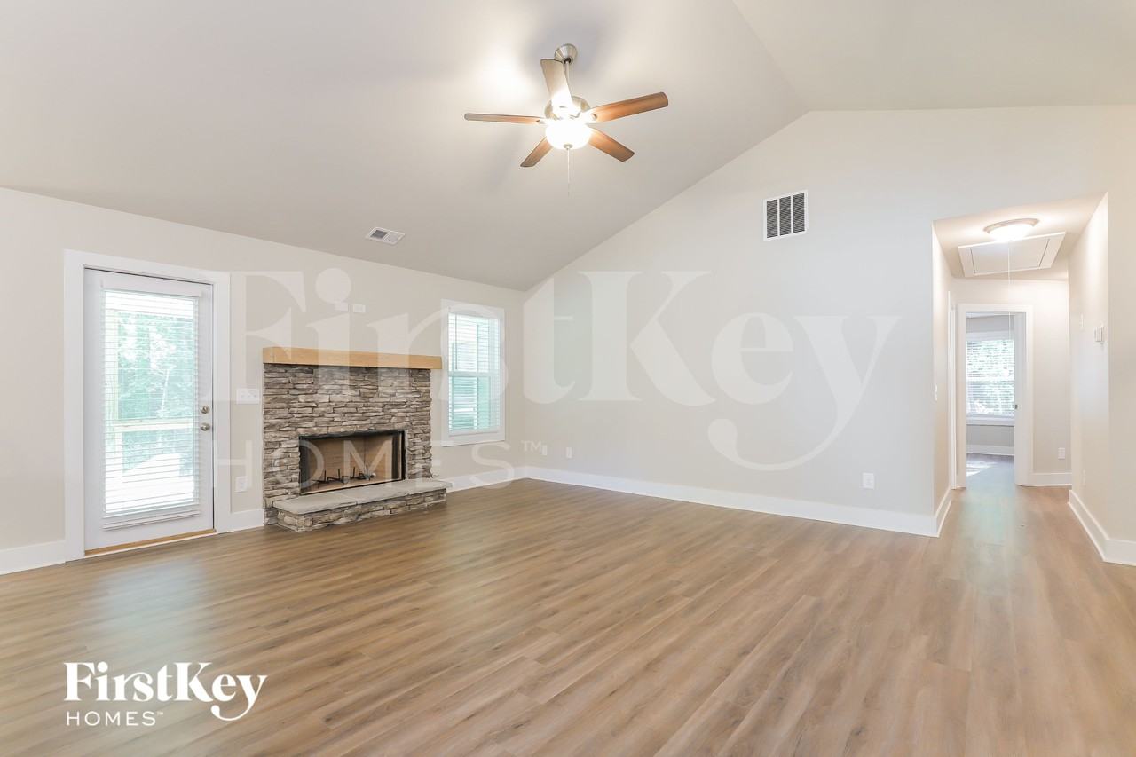 7030 Lawson Dr - Photo 4 of 15