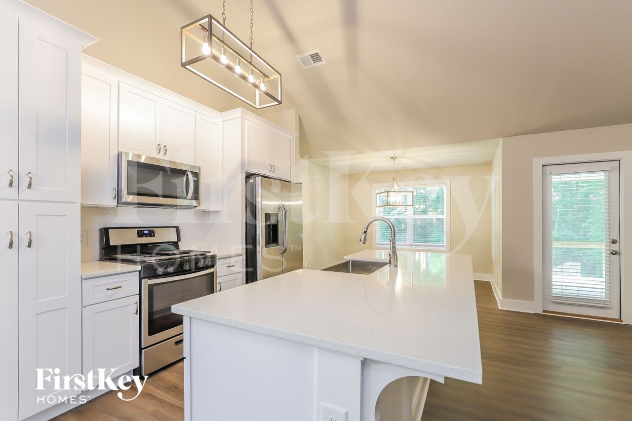 7030 Lawson Dr - Photo 5 of 15