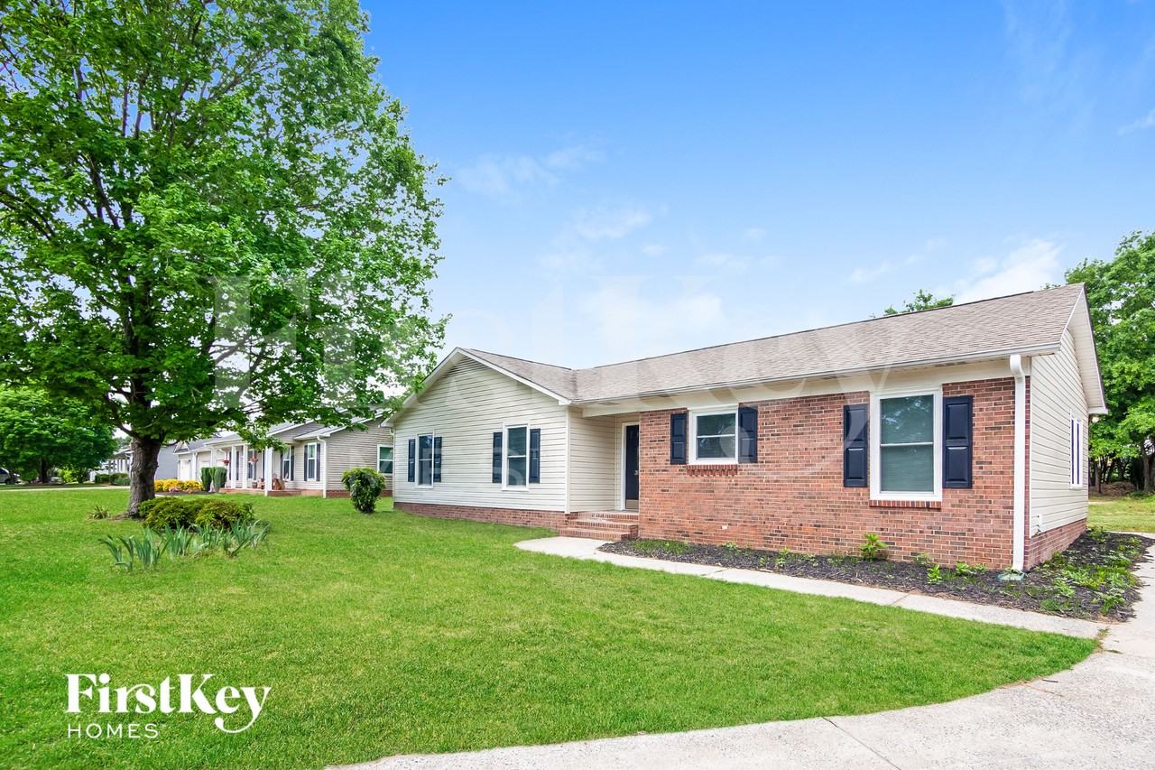 3541 Heather Ln - Photo 2 of 15