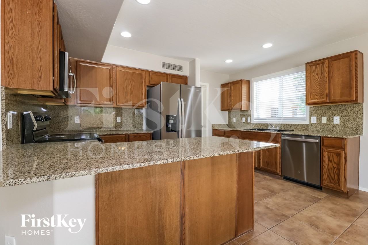 15903 N 171st Dr - Photo 7 of 15