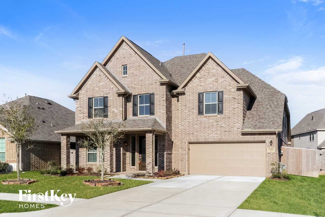 723 Chestnut Cove Ln - Photo 2 of 14