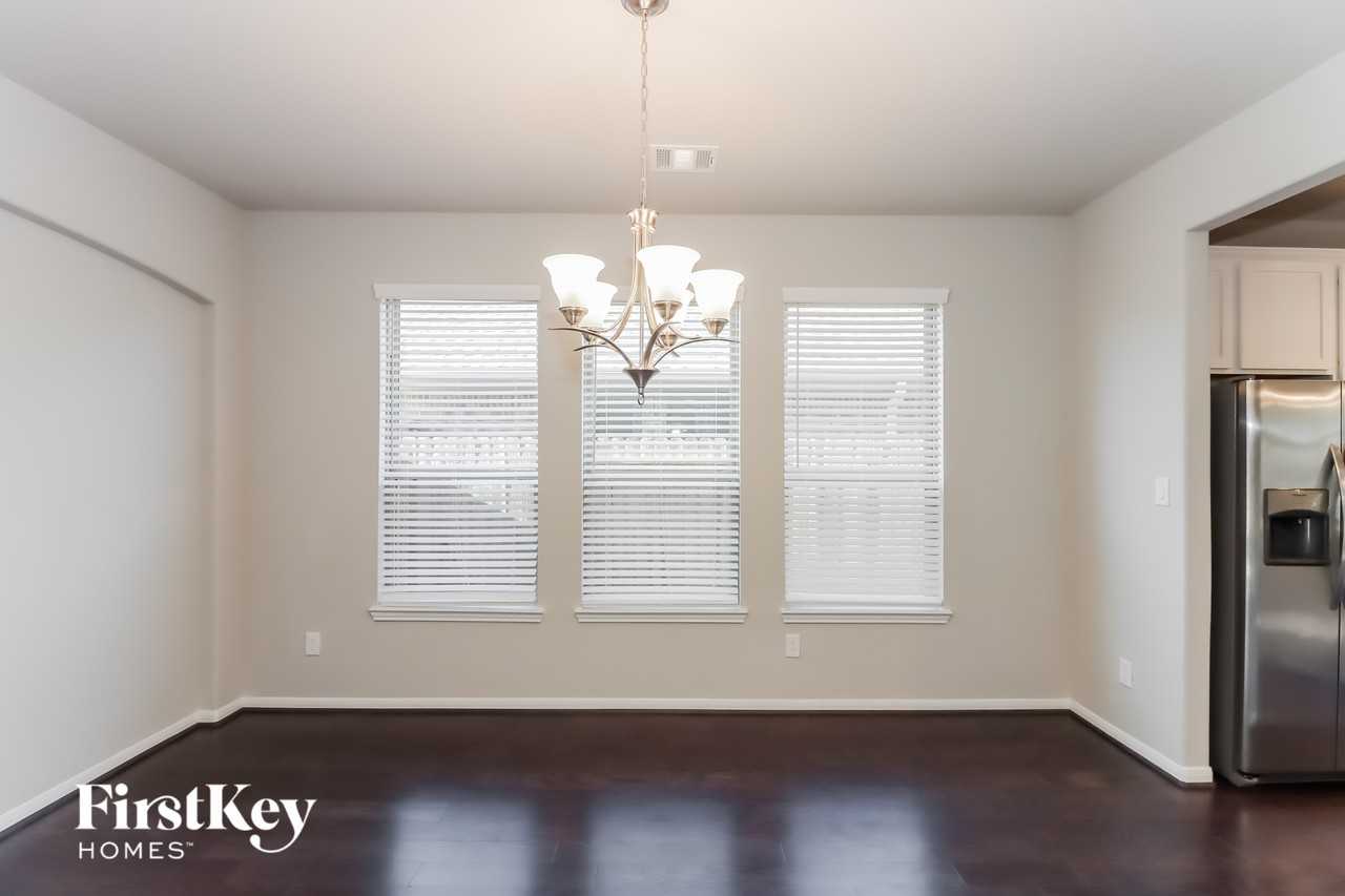 723 Chestnut Cove Ln - Photo 5 of 14