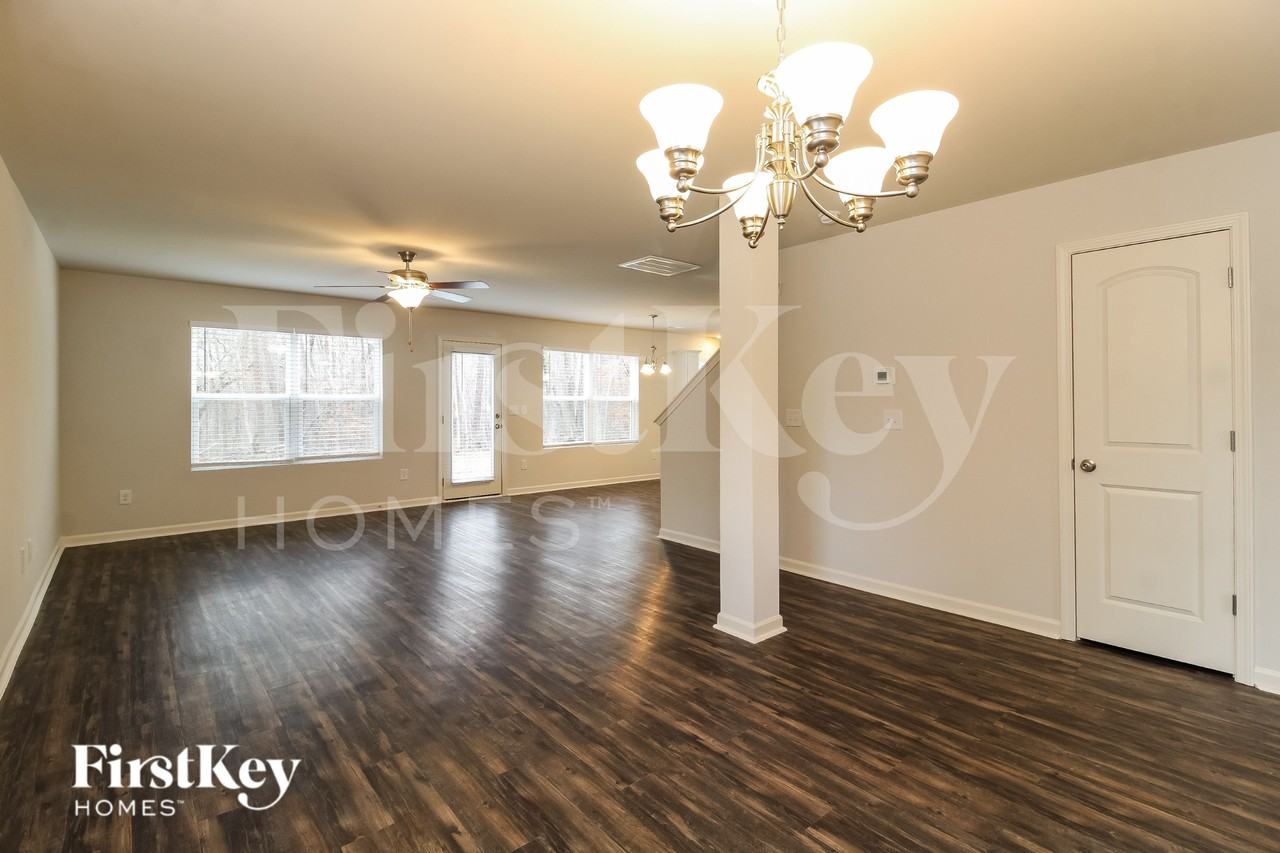 1618 Dodson St - Photo 4 of 18