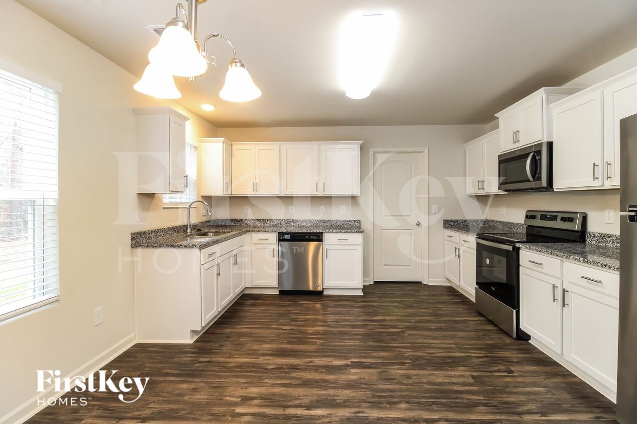 1618 Dodson St - Photo 5 of 18