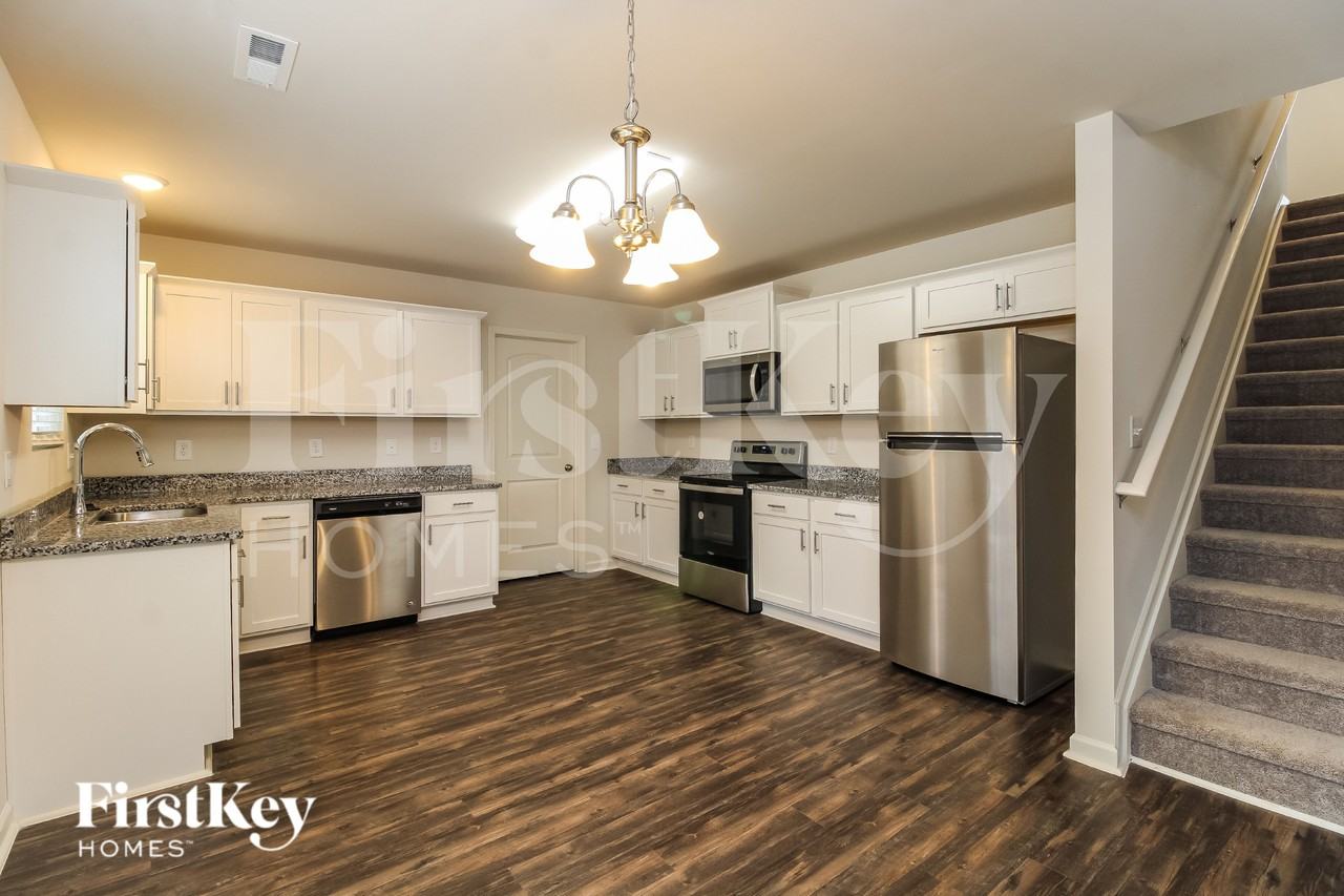 1618 Dodson St - Photo 6 of 18