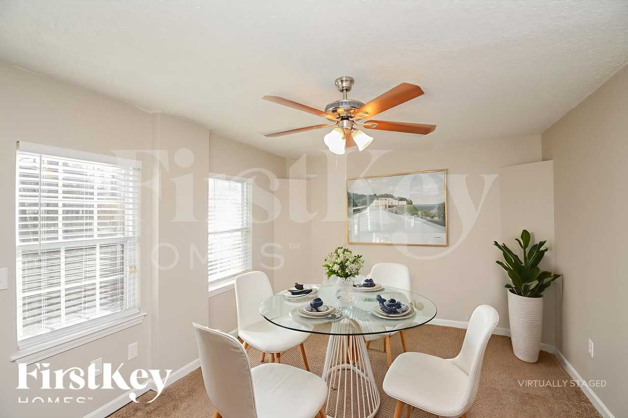 1404 Chapel Hill Ln Sw - Photo 6 of 18