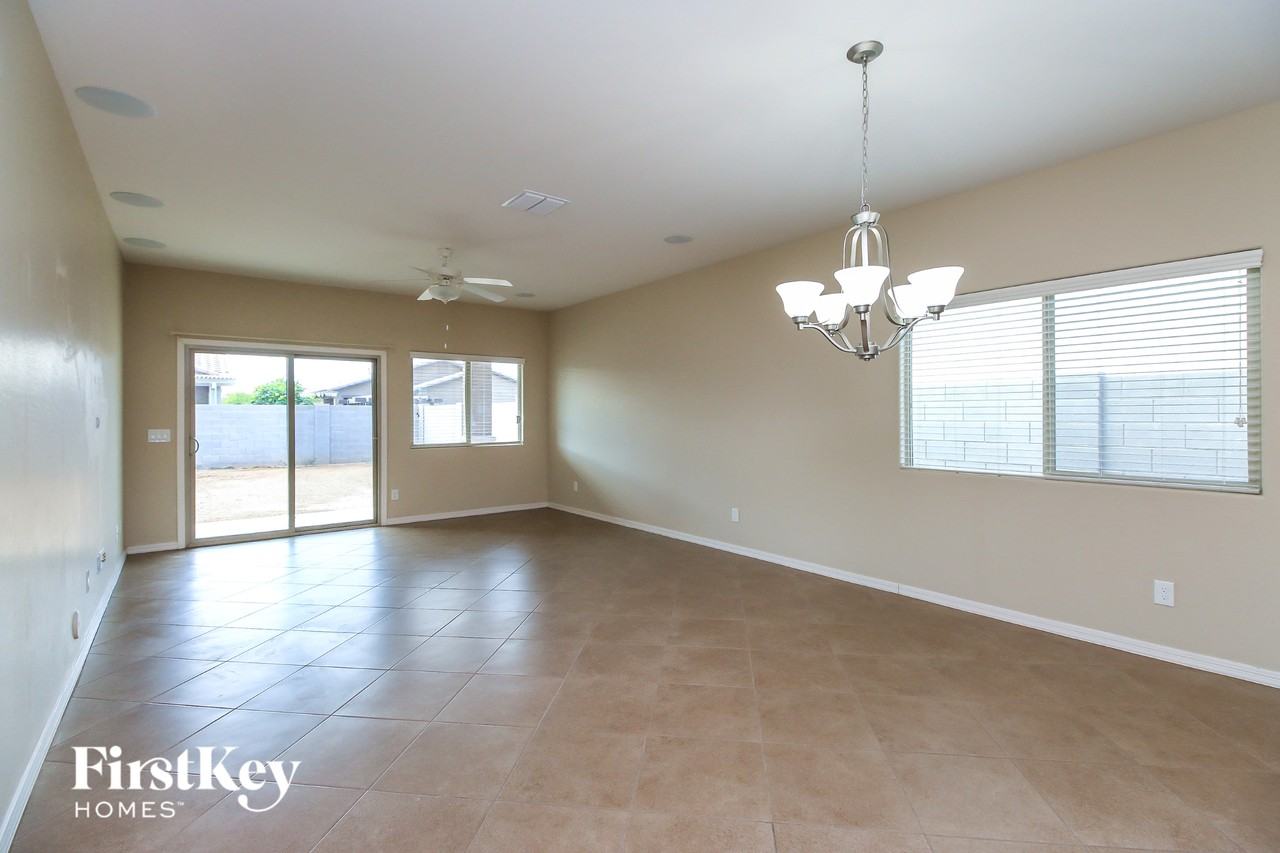 625 W Mangrove Rd - Photo 4 of 15