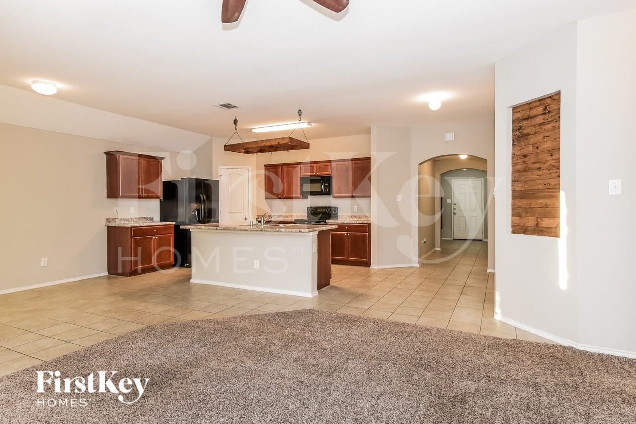 513 Azalea Dr - Photo 3 of 16