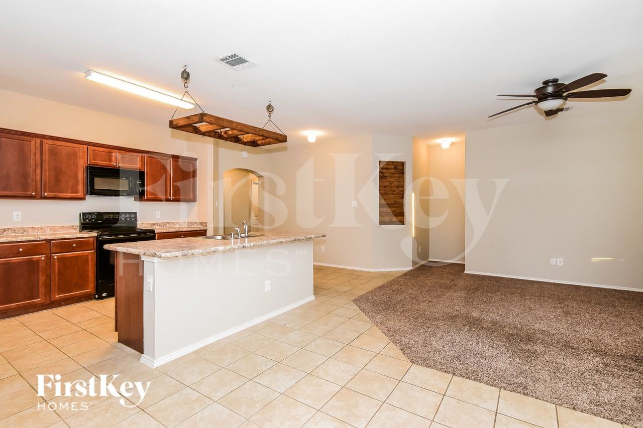 513 Azalea Dr - Photo 4 of 16