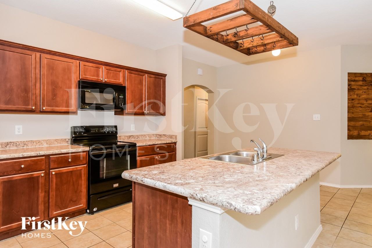 513 Azalea Dr - Photo 5 of 16