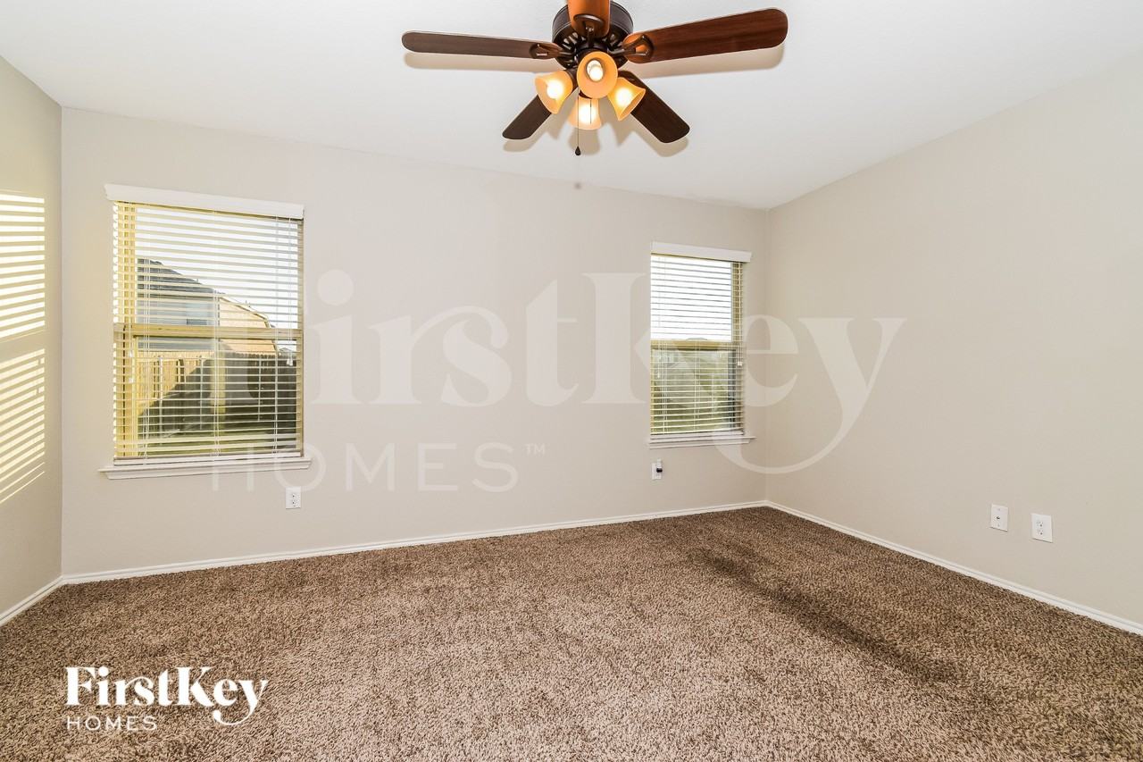 513 Azalea Dr - Photo 7 of 16