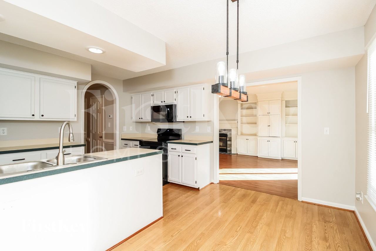 2071 Saponi Village Ct - Photo 5 of 18