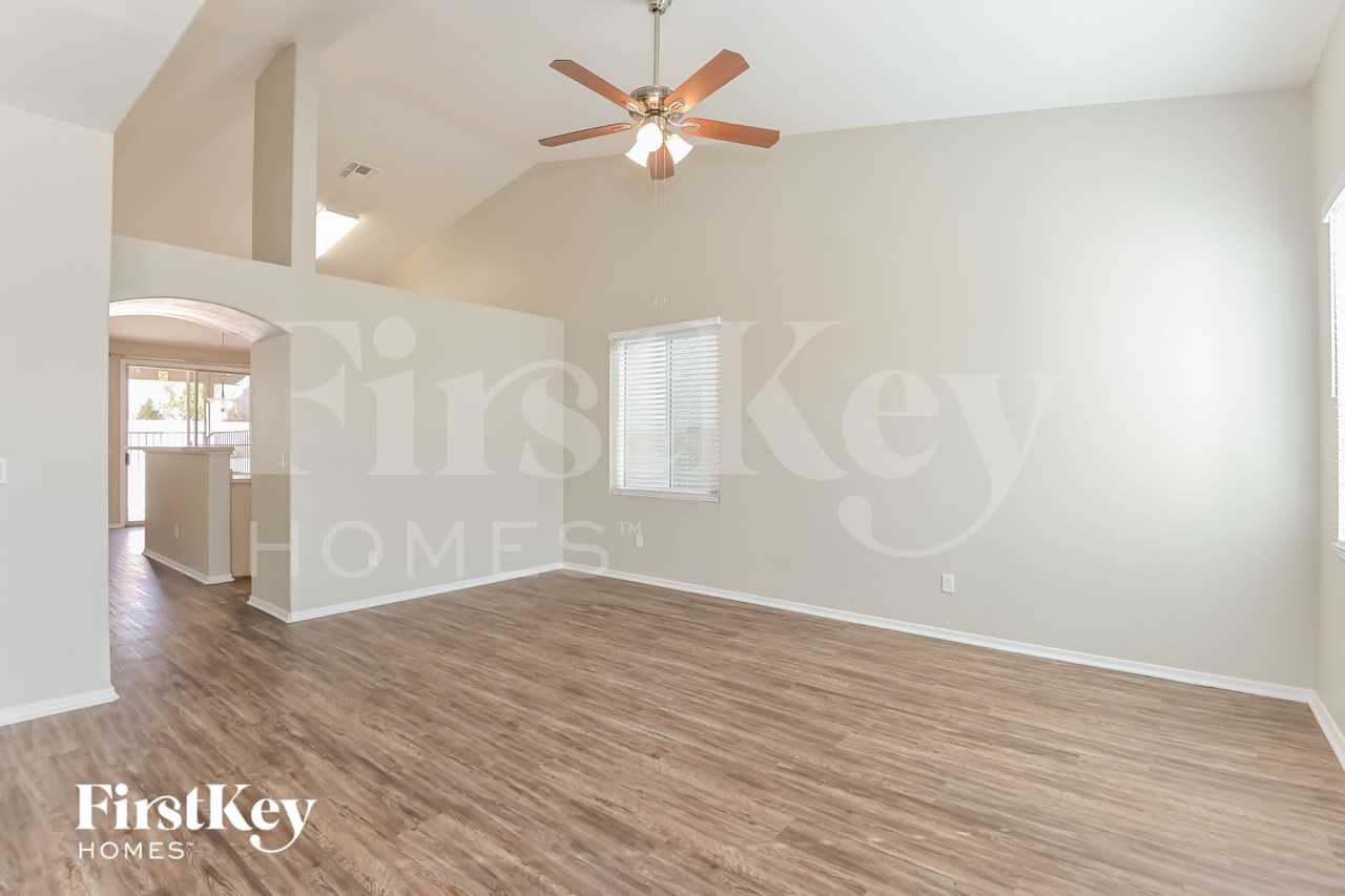 2920 W Calle Lucinda - Photo 4 of 18