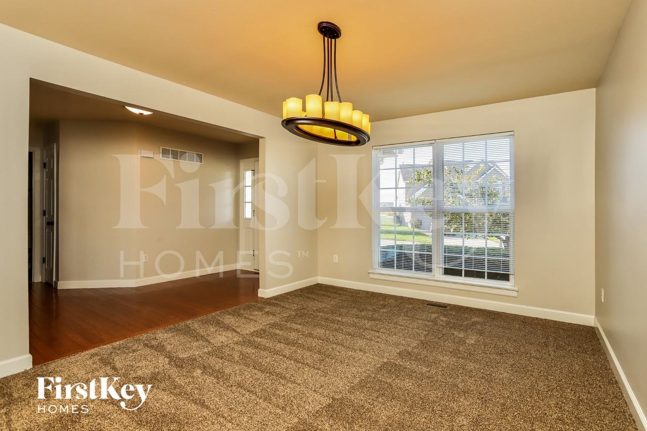 1702 Briarmanor Dr - Photo 6 of 18