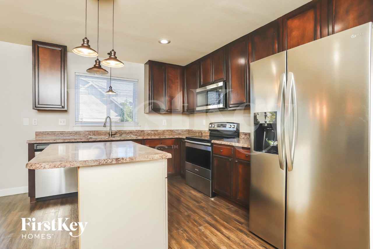 1702 Briarmanor Dr - Photo 7 of 18