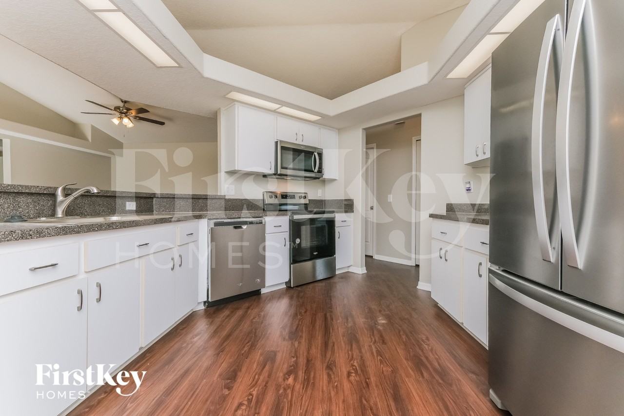 10121 Briar Cir - Photo 5 of 18