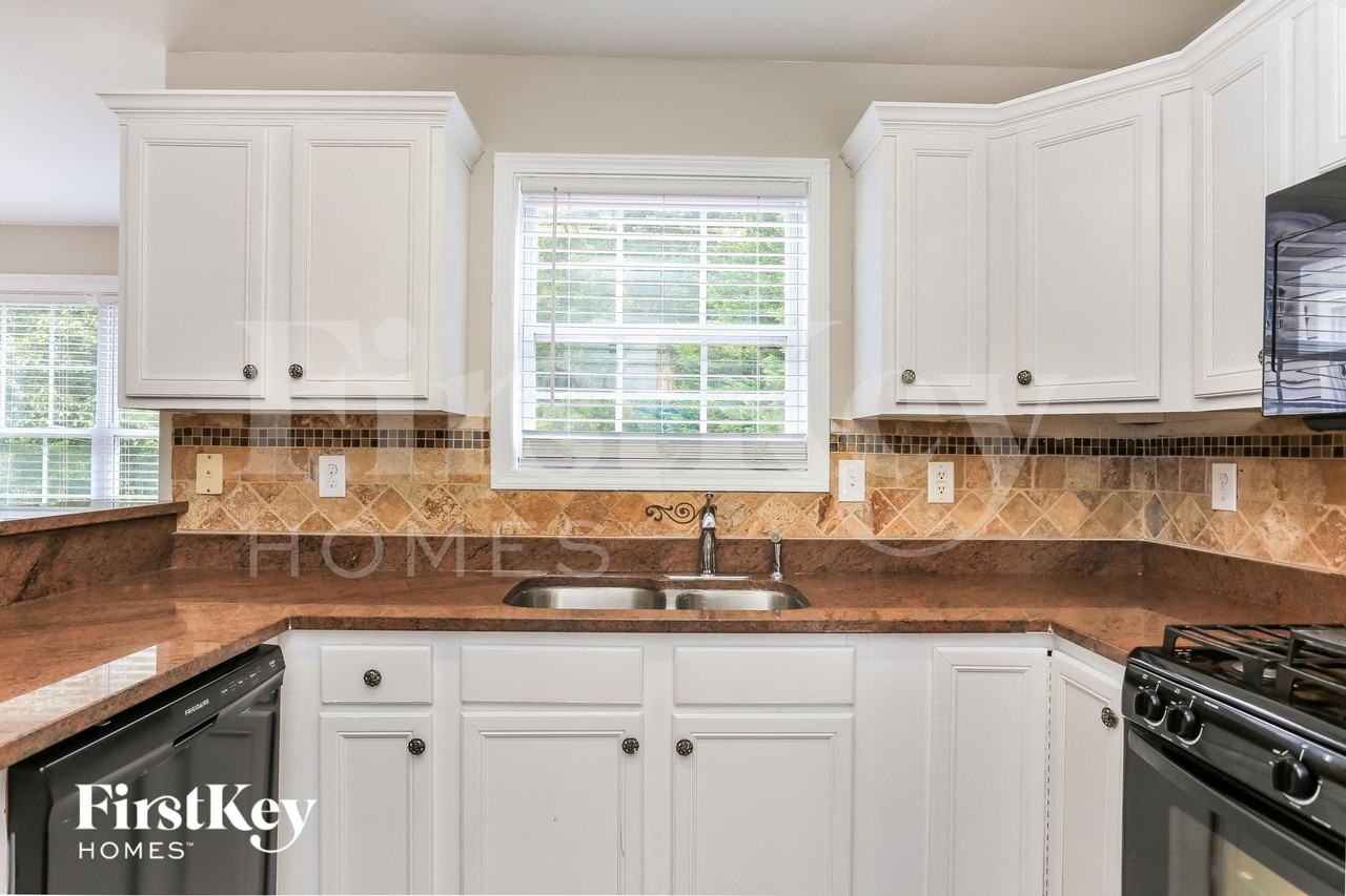 3890 Brushy Wood Dr - Photo 5 of 16