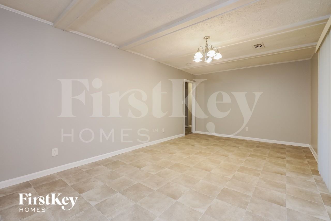 6700 Hidden Brook Trl - Photo 5 of 15